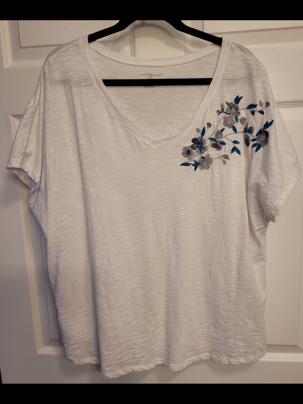 Lane Bryant White V-Neck Tee with Blue & Gray Floral Embroidery Sz. 18-20